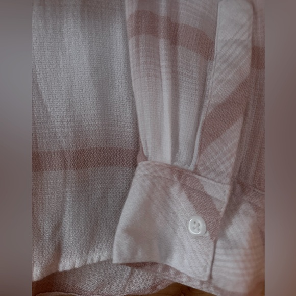 Rails Hunter Button Up Shirt
White, Blush & Sand
Size small
Perfect condition - Picture 15 of 15